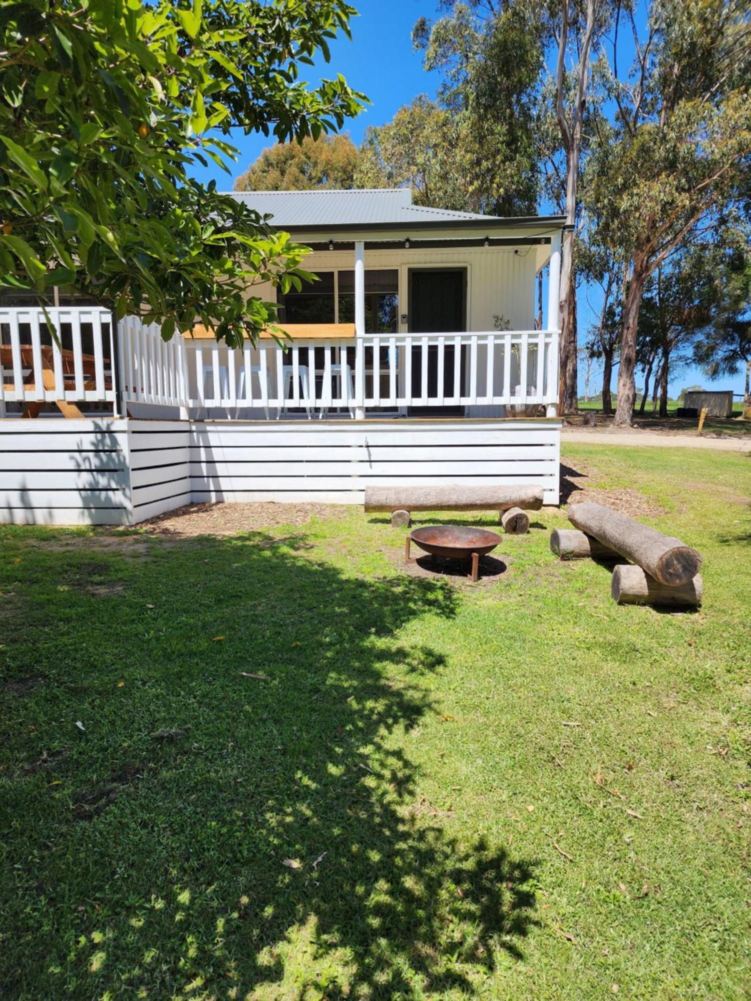 Eight Acres Lakes Entrance Exteriör bild